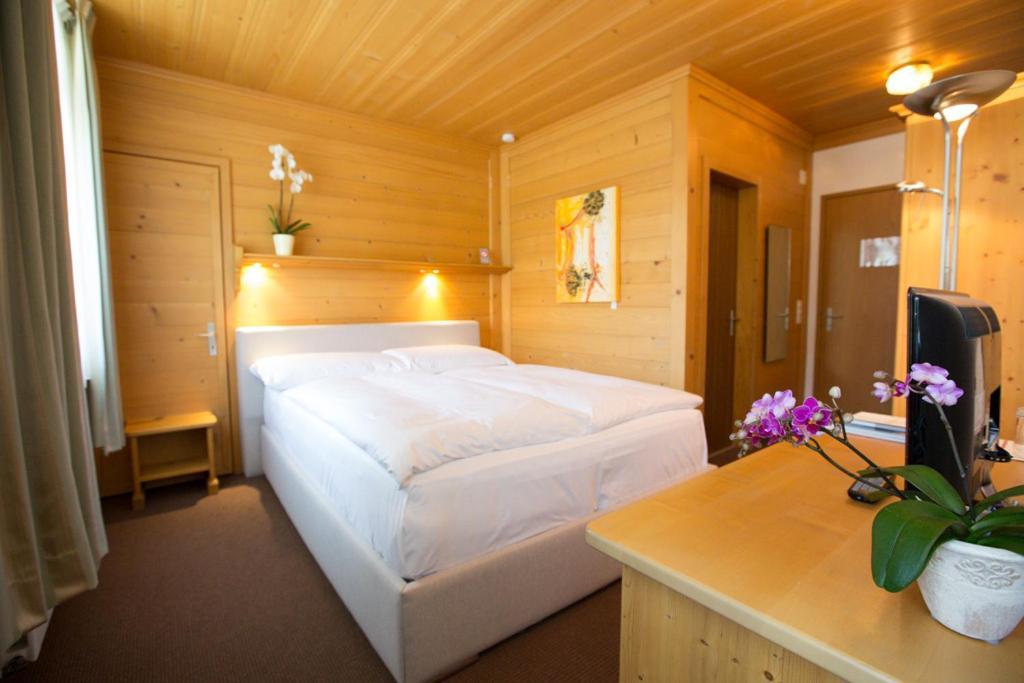 Sonnegg Hotel Zweisimmen Room photo