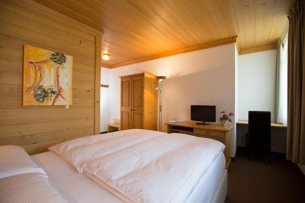 Sonnegg Hotel Zweisimmen Room photo