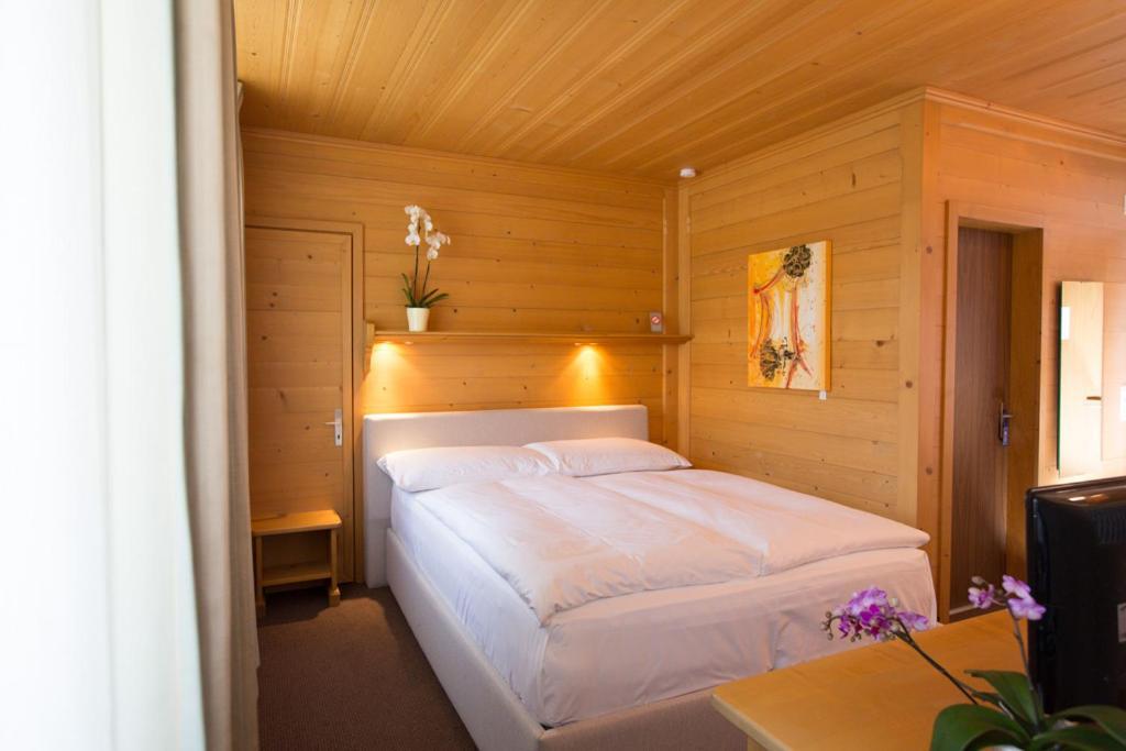 Sonnegg Hotel Zweisimmen Room photo